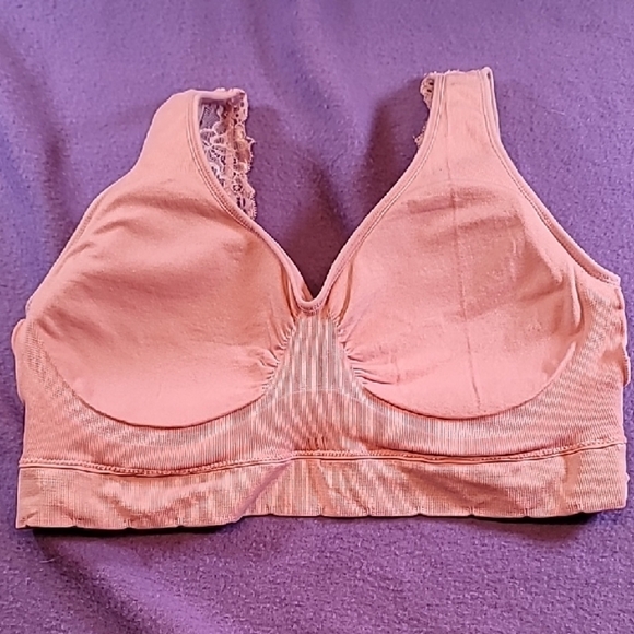 Pink Seamless Wireless Bra with Molded Cups - Picture 4 of 7